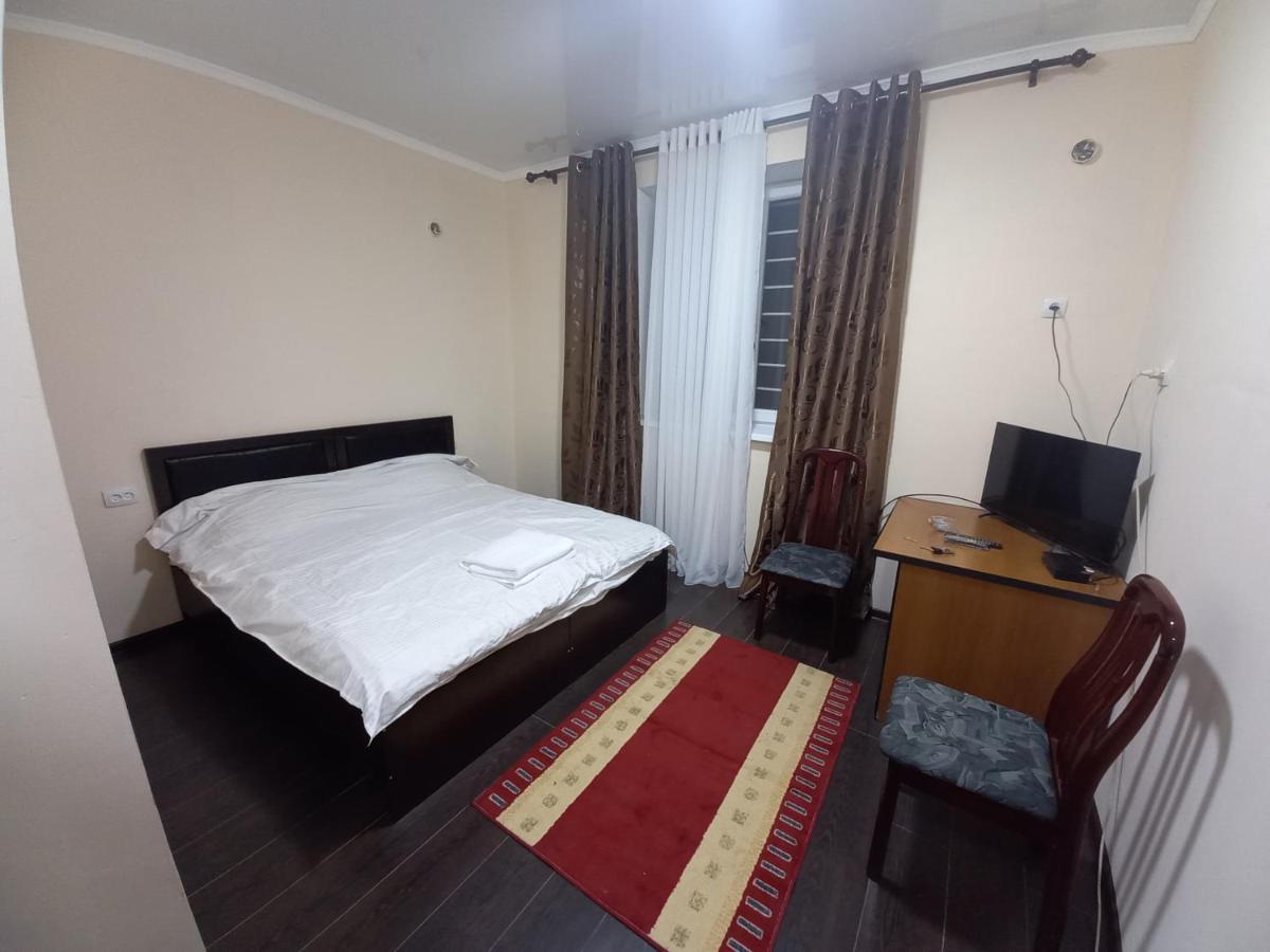 Adi Hotel Bishkek Bagian luar foto