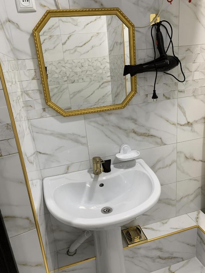 Adi Hotel Bishkek Bagian luar foto